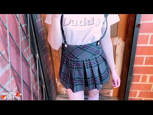 ❤️ Schoolgirl sucks a Dick go domhain agus fucks ionad ranganna. Porn fb  linn ﹏