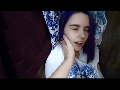 ❤️ Aimsíodh mo SIS sa closet agus chabhraigh sí cum Porn fb  linn ﹏